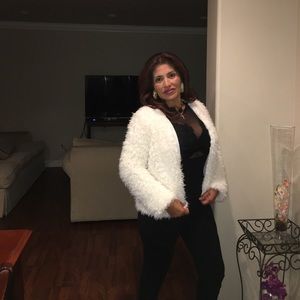 Meet your Posher, Leticia